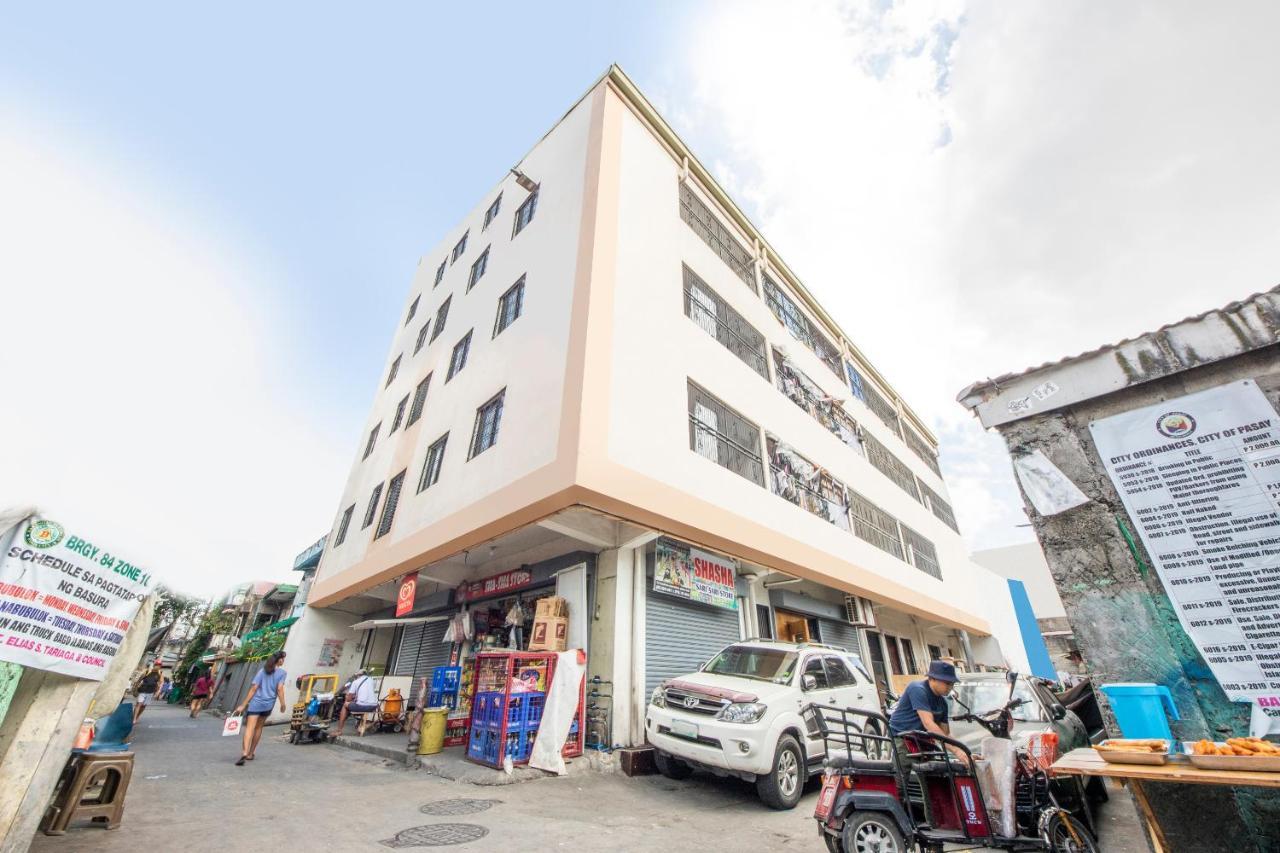 Vaccinated Staff - Oyo 578 Red Velvet Suites Manila Exterior photo