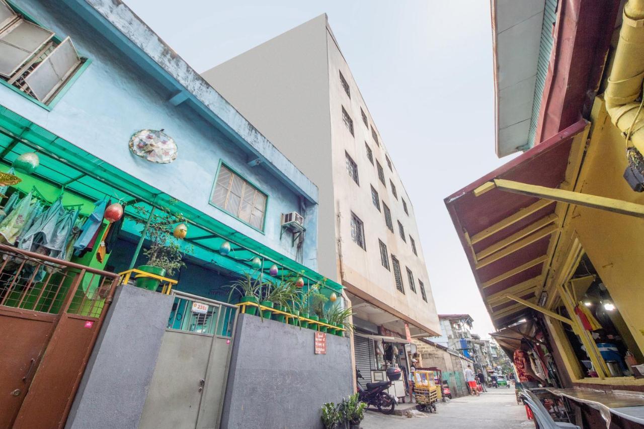Vaccinated Staff - Oyo 578 Red Velvet Suites Manila Exterior photo